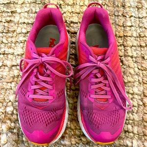 Women’s Hoka One size 7
